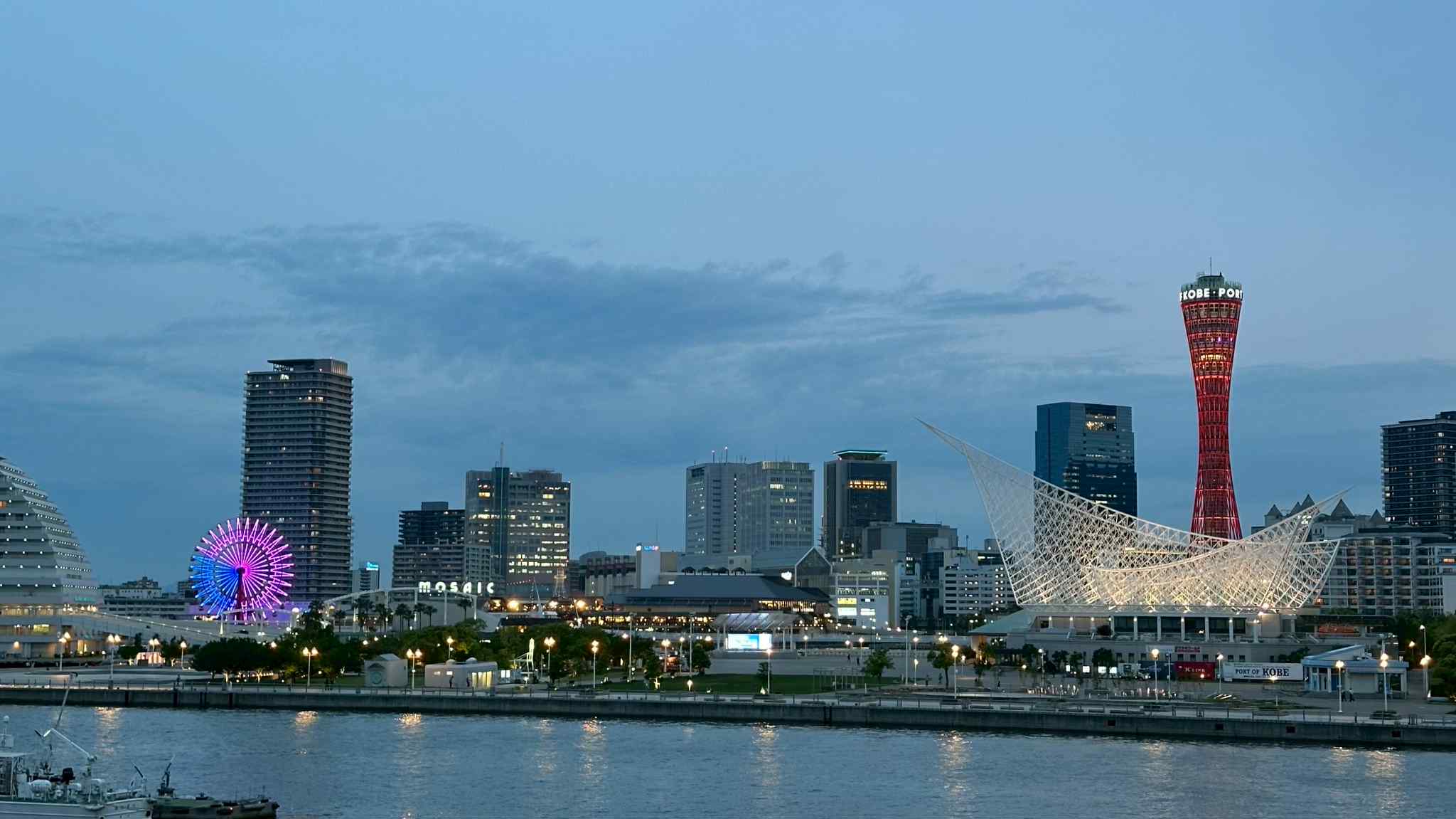 神戸港を一望する宝石箱のような夜景